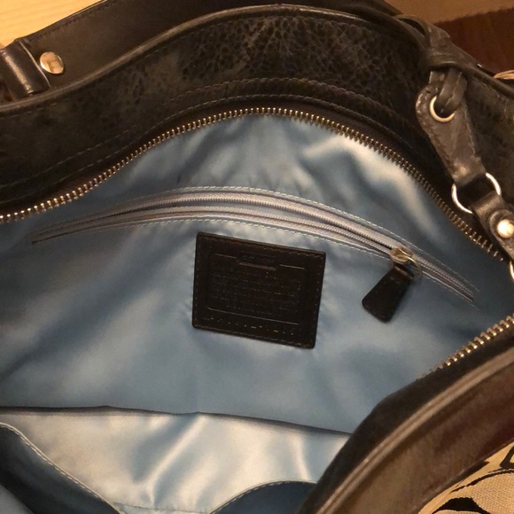 Coach Zoe Signature Handbag - Picture 4 of 6